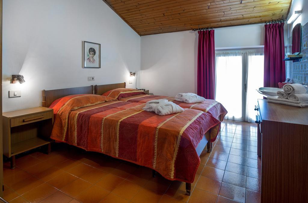 Albergo Villa Mimosa Torbole Sul Garda Oda fotoğraf