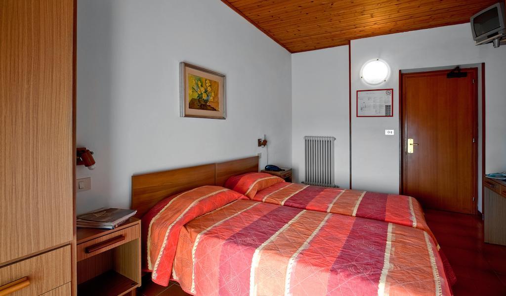 Albergo Villa Mimosa Torbole Sul Garda Oda fotoğraf